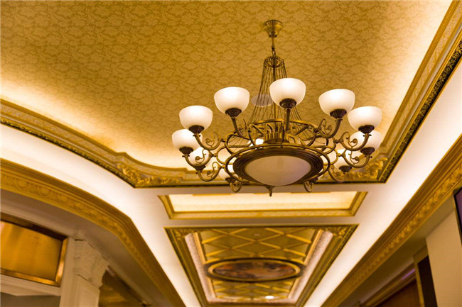 广东水晶灯生产厂家的灯，能否适合酒店使用?