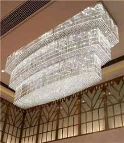 挑空大厅大型水晶灯